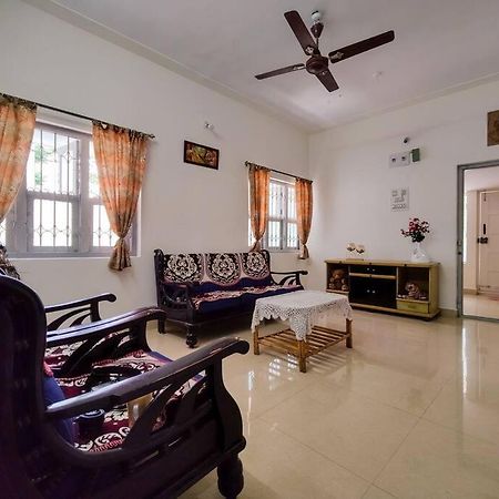 Comfy 2-Bedroom House In Sanjaynagar, Bengaluru Exterior photo