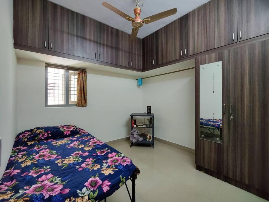 Comfy 2-Bedroom House In Sanjaynagar, Bengaluru Exterior photo