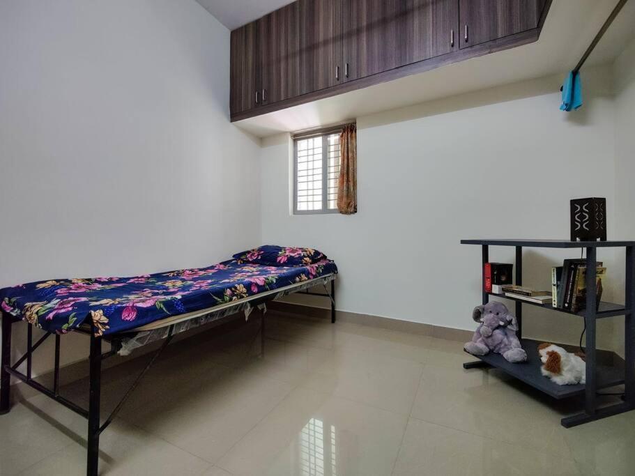 Comfy 2-Bedroom House In Sanjaynagar, Bengaluru Exterior photo